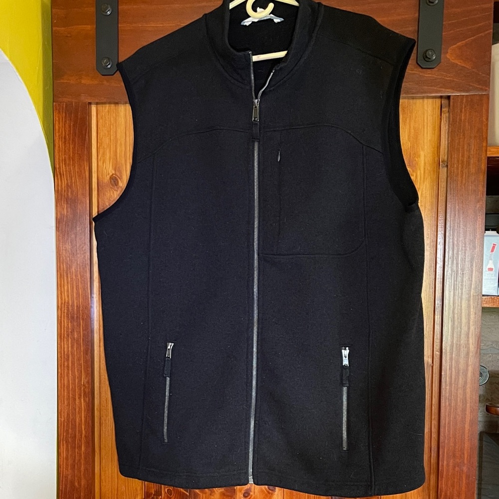 Men's Black Zip-Up Vest